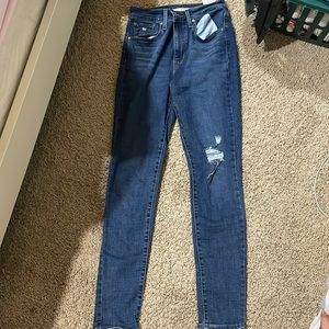 721 Levi’s High Rise Skinny Jean size 27